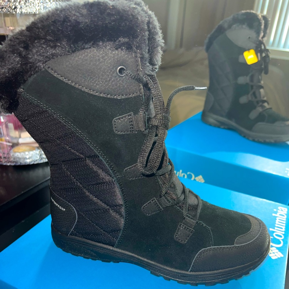 COLUMBIA SNOW BOOTS SIZE 8.5